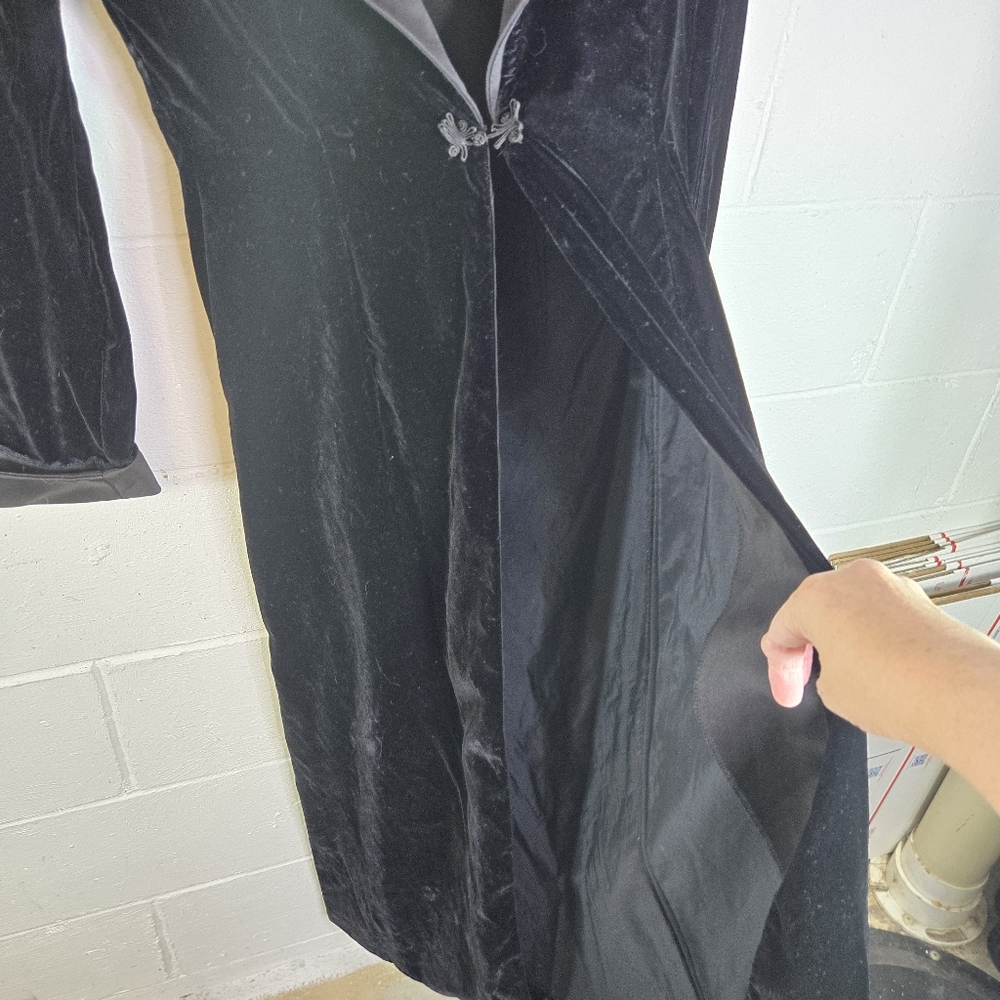 Vtg 80s Black Velvet Satin Gothic Witchy Long Coat - Picture 4 of 11